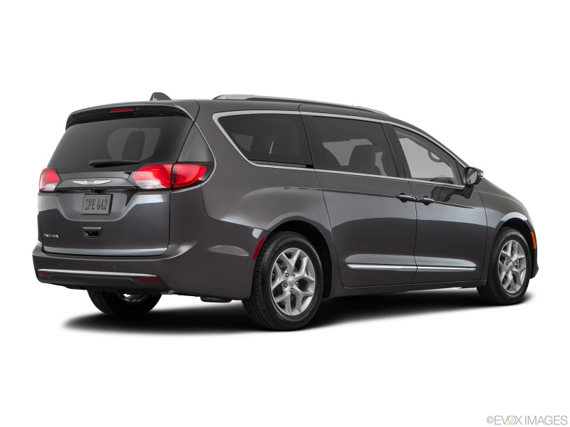 Chrysler Pacifica Touring L for rent