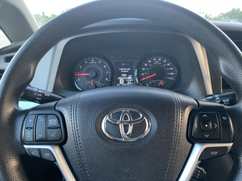 Toyota Sienna pic #1375