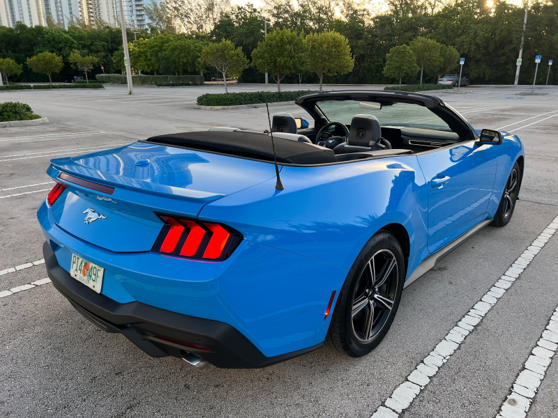 Ford Mustang renta de auto