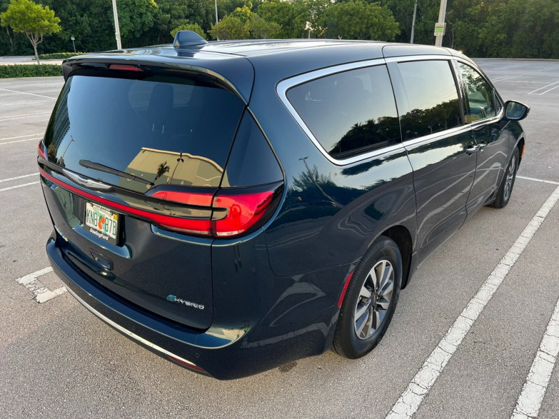 Chrysler Pacifica Hybrid para aluguel