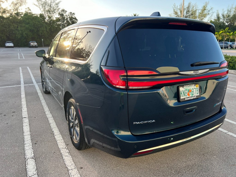 Chrysler Pacifica Hybrid locação do veículo