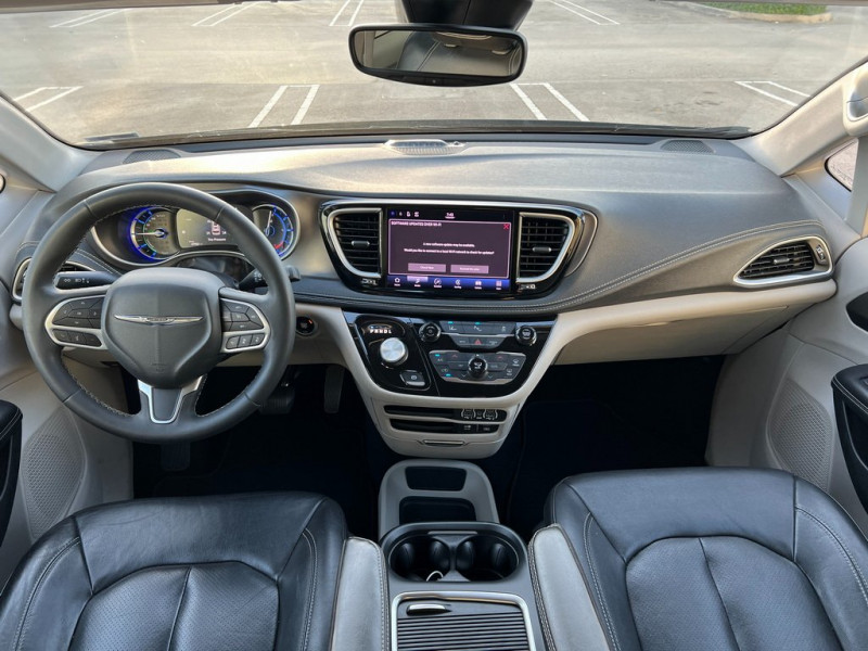 Chrysler Pacifica Hybrid pic #3375