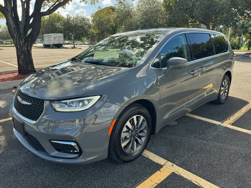 Chrysler Pacifica Hybrid long-term rental