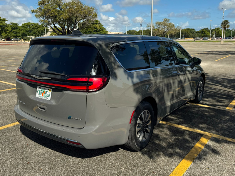 Chrysler Pacifica Hybrid for rent