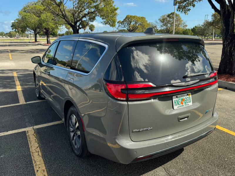 Chrysler Pacifica Hybrid for hire