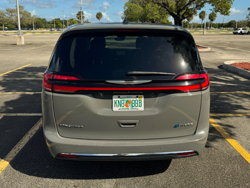 Chrysler Pacifica Hybrid pic #3849