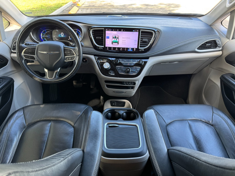 Chrysler Pacifica Hybrid pic #3852