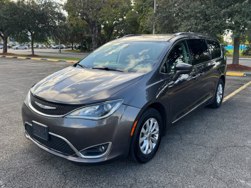 Chrysler Pacifica Touring L alquiler