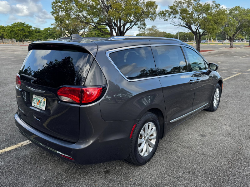 Chrysler Pacifica Touring L pic #3913