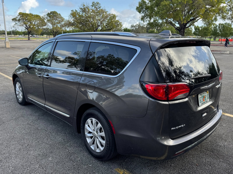 Chrysler Pacifica Touring L pic #3915