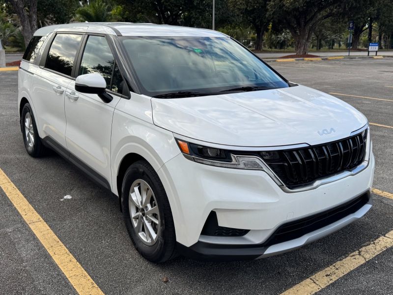 Kia Carnival para aluguel