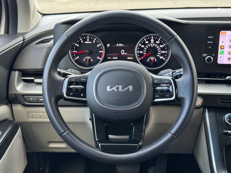 Kia Carnival pic #4214