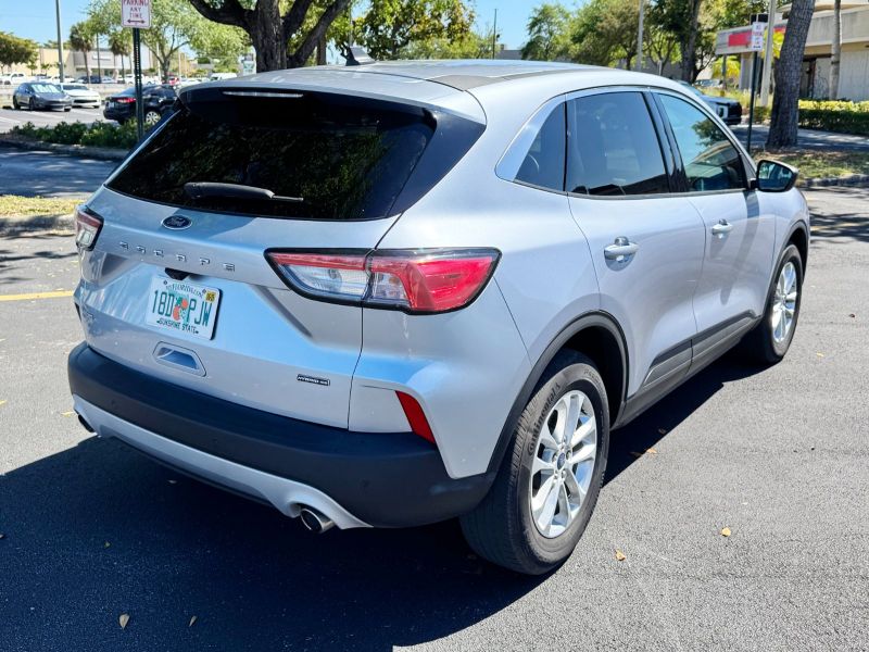 Ford Escape SE Hybrid for hire