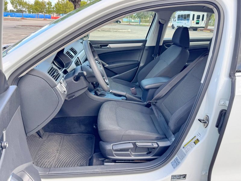 VW Passat pic #5246