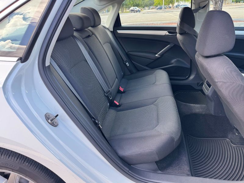 VW Passat pic #5249