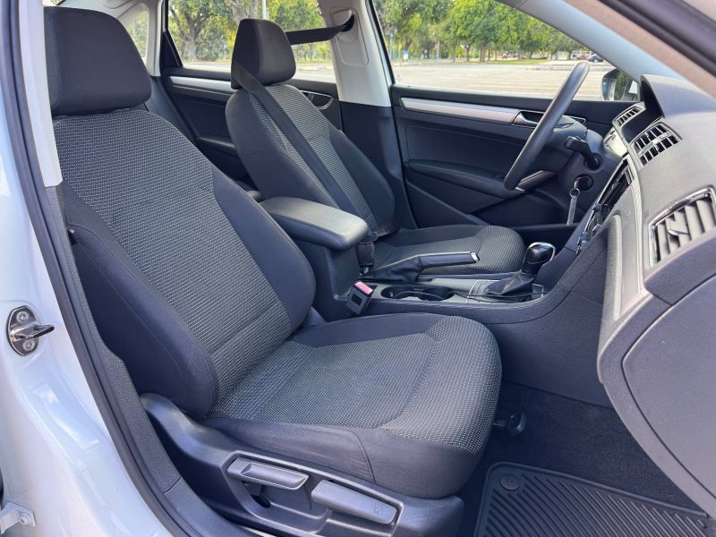 VW Passat pic #5250