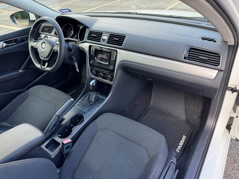 VW Passat pic #5251