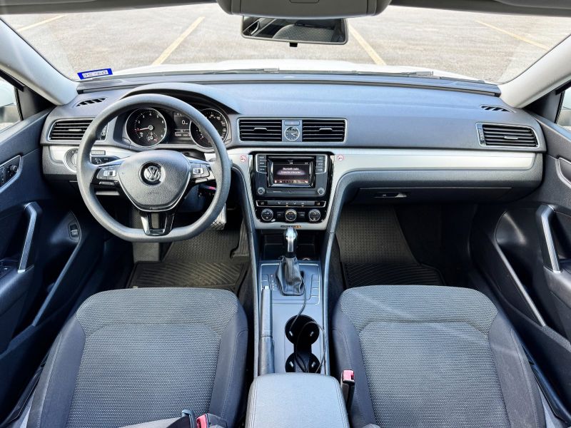 VW Passat pic #5252