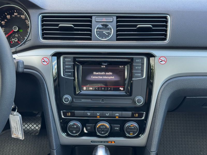 VW Passat pic #5257