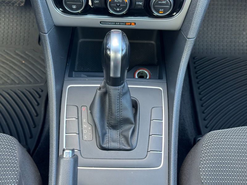 VW Passat pic #5259