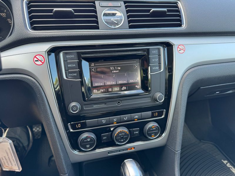 VW Passat pic #5262