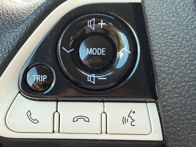 Toyota Prius Two pic #5586