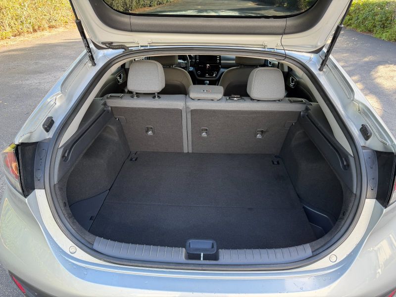 Hyundai Ioniq Hybrid  renta de auto