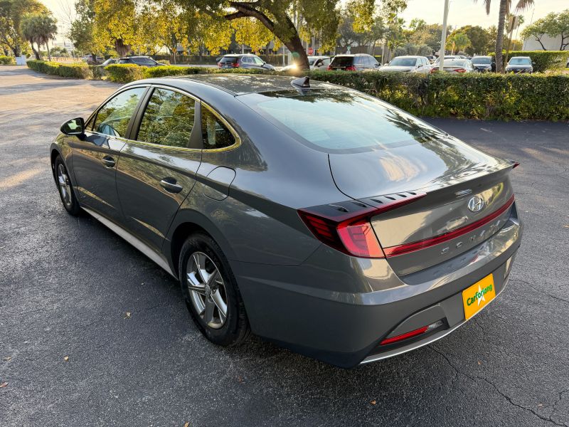 Hyundai Sonata a noleggio