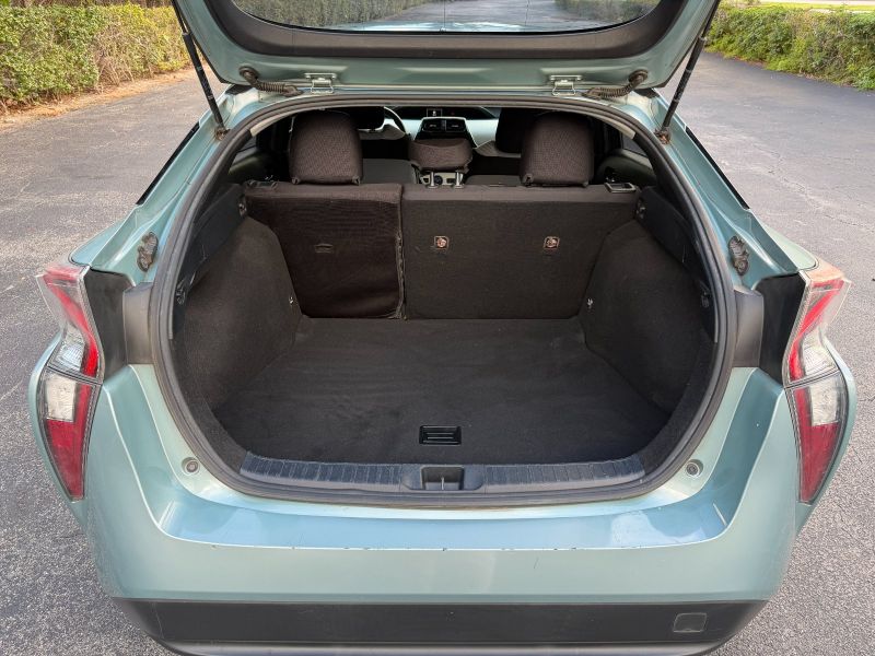 Toyota Prius Four pic #5828