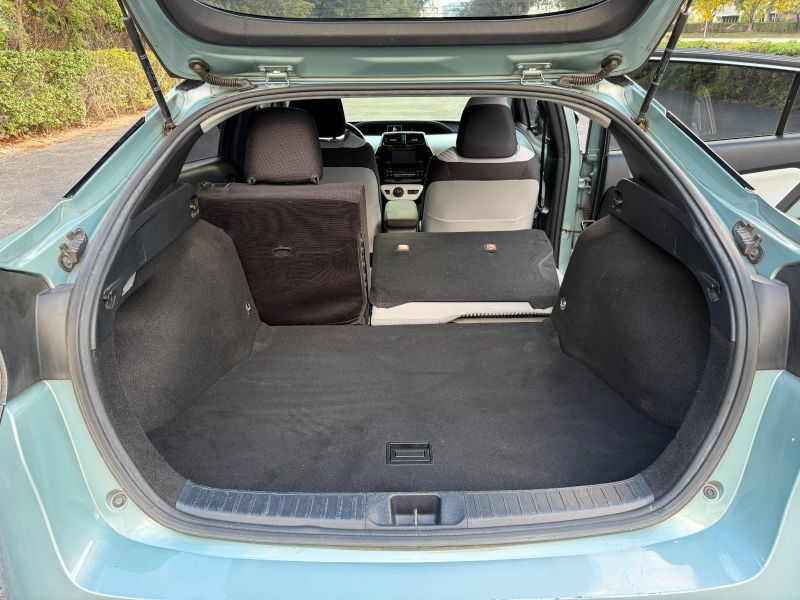 Toyota Prius Four pic #5829