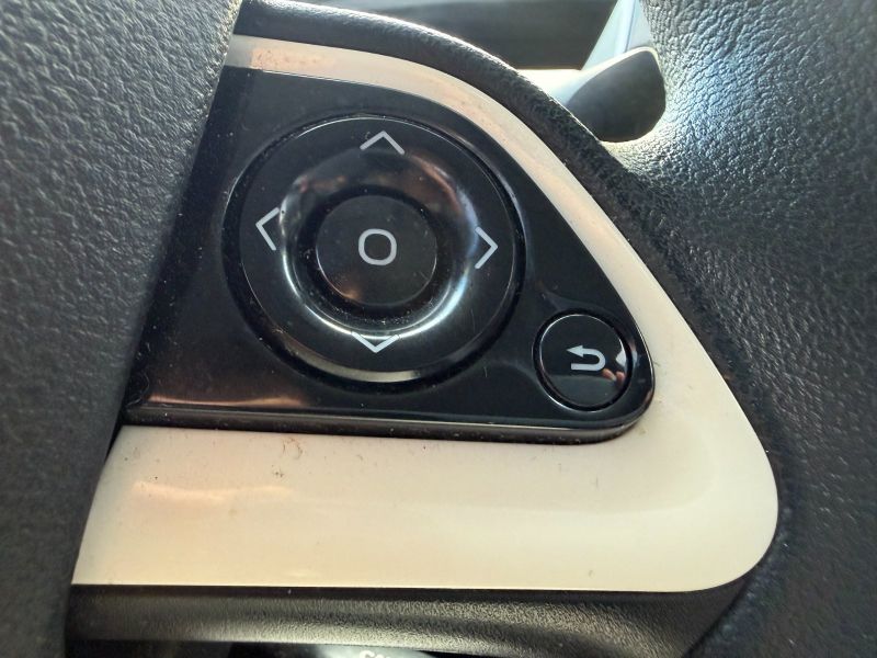 Toyota Prius Four pic #5838