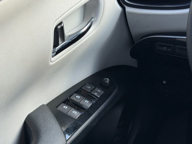 Toyota Prius Four pic #5839