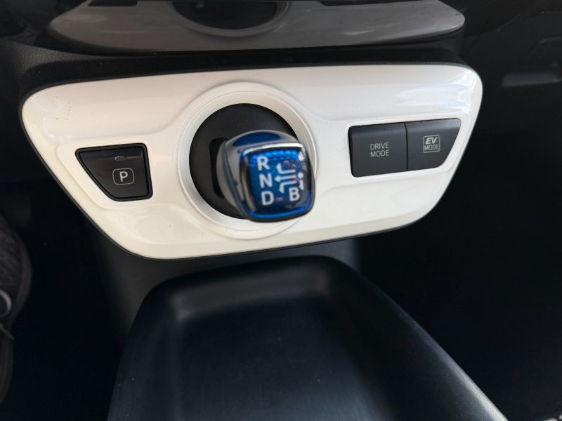 Toyota Prius Four pic #5841