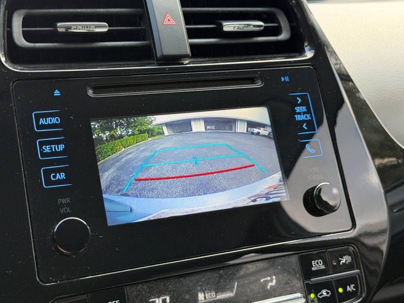 Toyota Prius Four pic #5847