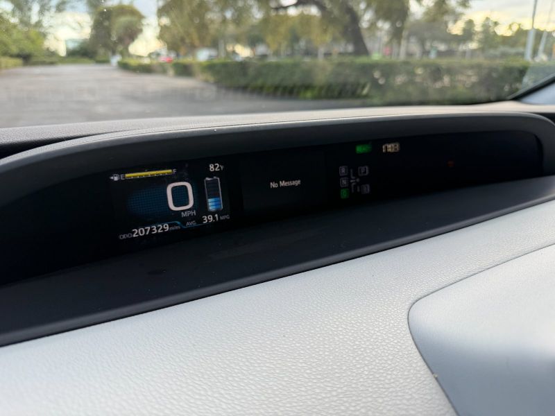 Toyota Prius Four pic #5848