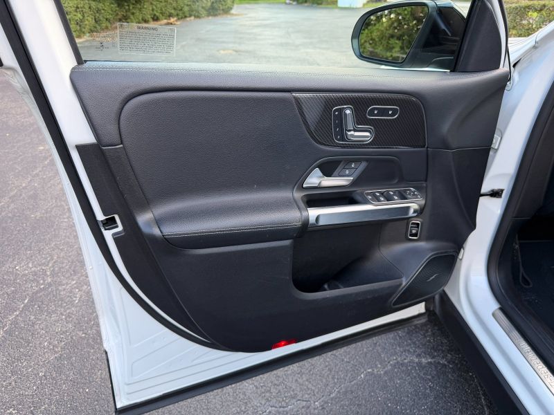 Mercedes-Benz GLB 250 pic #5863