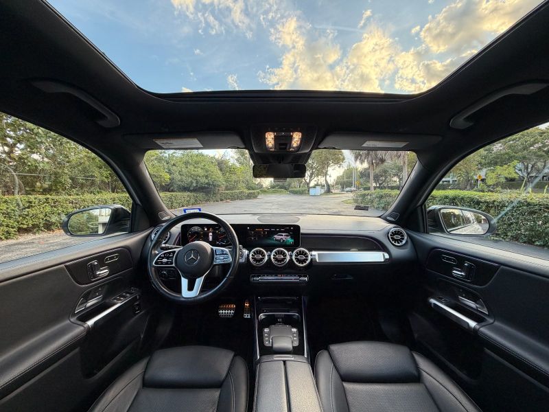 Mercedes-Benz GLB 250 pic #5875