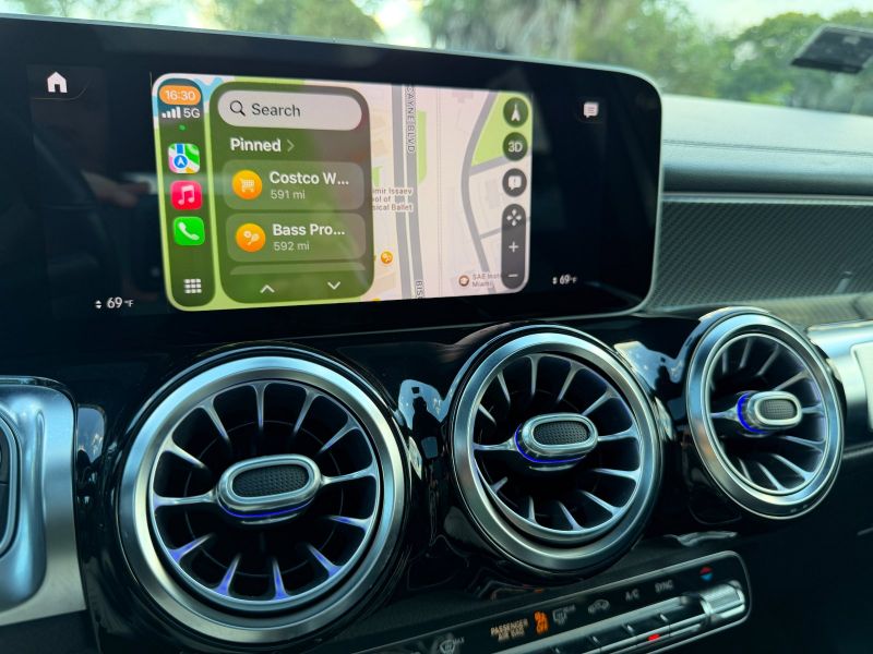 Mercedes-Benz GLB 250 pic #5885