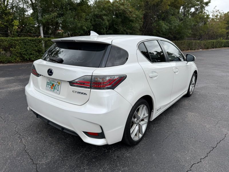 Lexus CT200 Hybrid para aluguel
