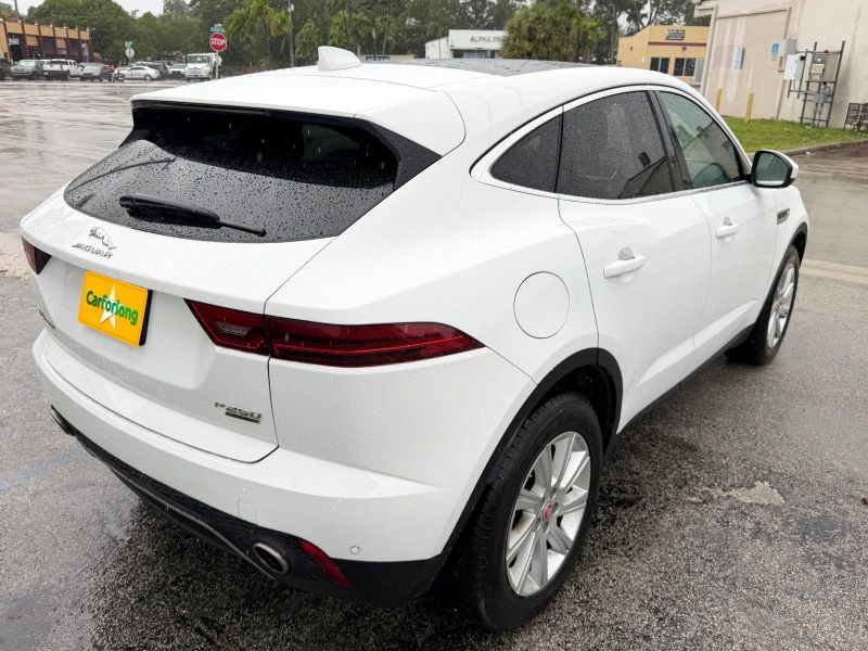Jaguar E-Pace S à louer