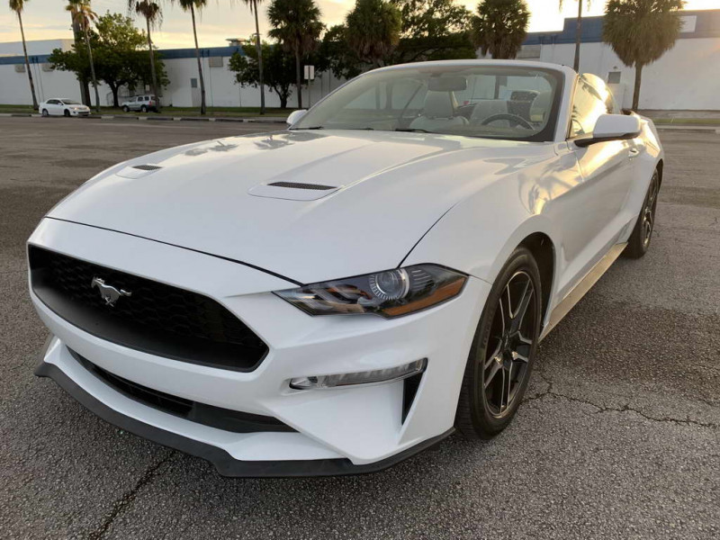 Ford Mustang alquiler del coche